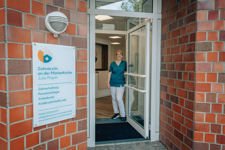 zahnarzt-marienkirche-ochtrup-praxisrundgang-eingang